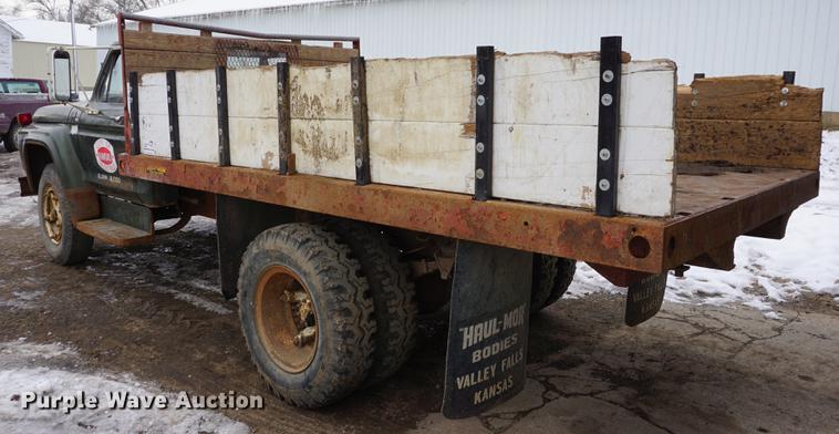image for item DF1647 1976 Ford F600 dump truck
