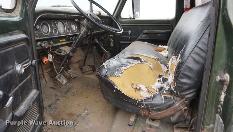 image for item DF1647 1976 Ford F600 dump truck