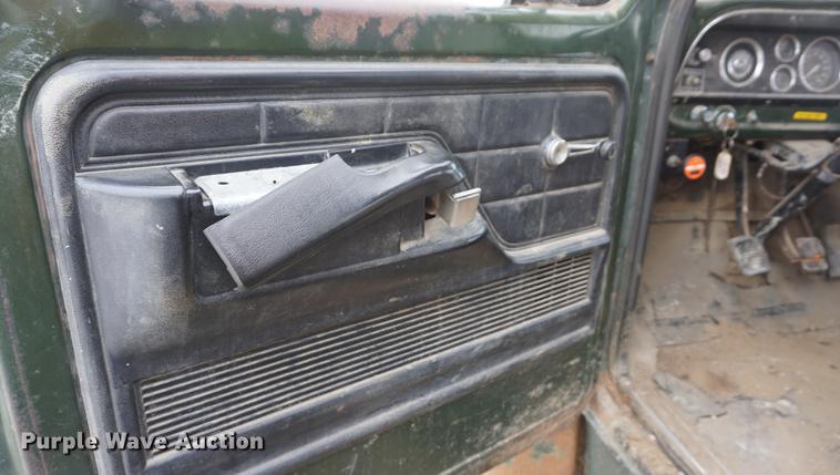 image for item DF1647 1976 Ford F600 dump truck