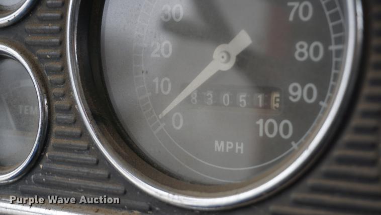 image for item DF1647 1976 Ford F600 dump truck