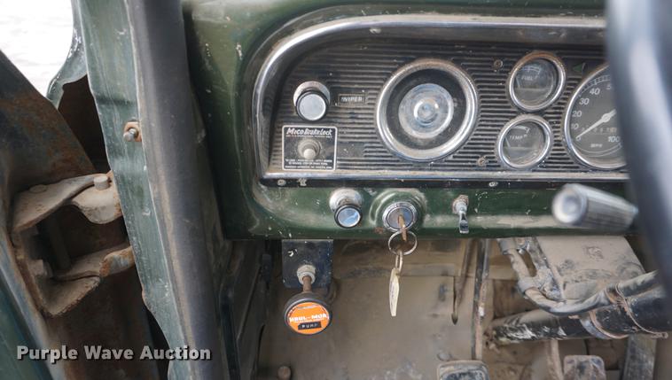 image for item DF1647 1976 Ford F600 dump truck