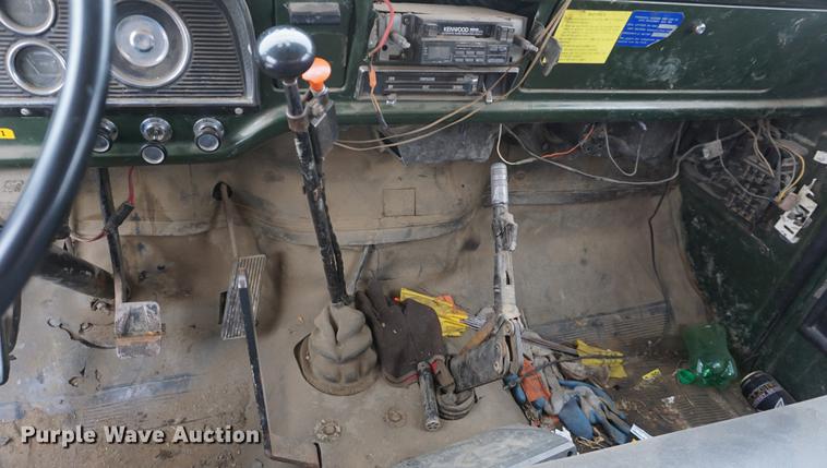 image for item DF1647 1976 Ford F600 dump truck