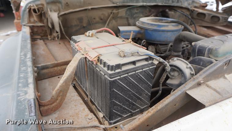 image for item DF1647 1976 Ford F600 dump truck