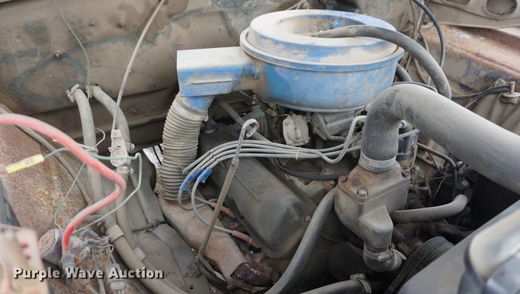 image for item DF1647 1976 Ford F600 dump truck