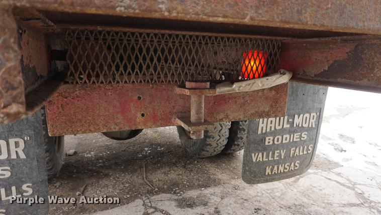 image for item DF1647 1976 Ford F600 dump truck