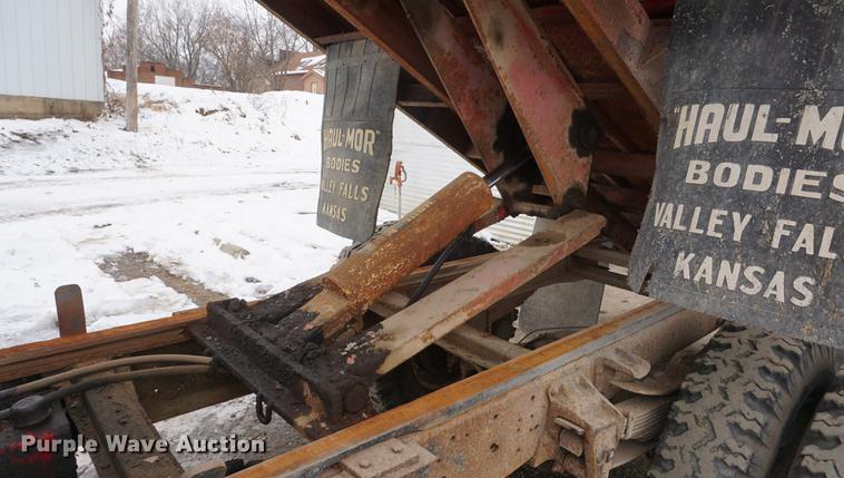 image for item DF1647 1976 Ford F600 dump truck