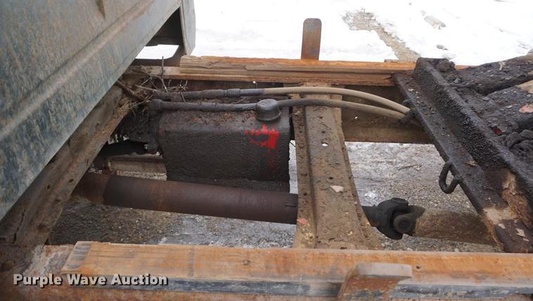 image for item DF1647 1976 Ford F600 dump truck