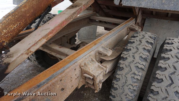 image for item DF1647 1976 Ford F600 dump truck