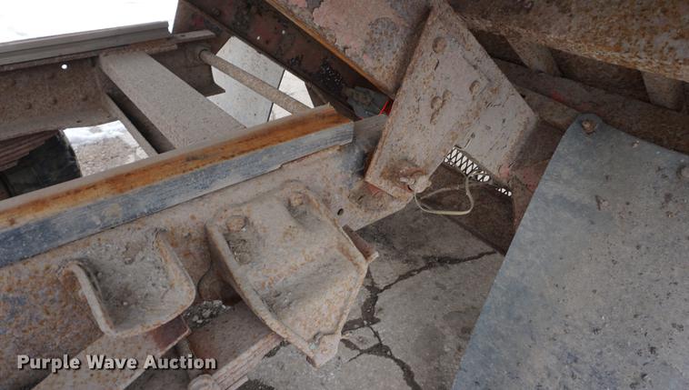 image for item DF1647 1976 Ford F600 dump truck