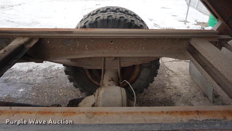 image for item DF1647 1976 Ford F600 dump truck