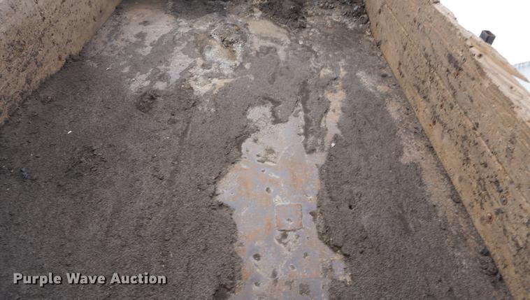 image for item DF1647 1976 Ford F600 dump truck