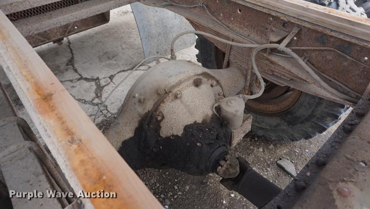 image for item DF1647 1976 Ford F600 dump truck