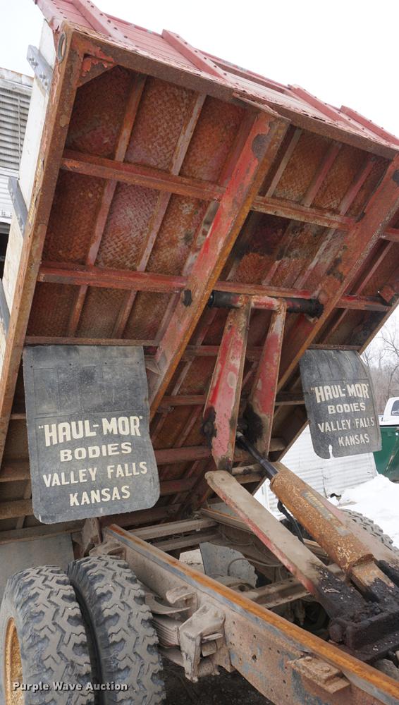 image for item DF1647 1976 Ford F600 dump truck