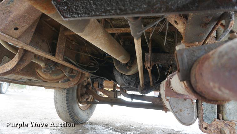 image for item DF1647 1976 Ford F600 dump truck