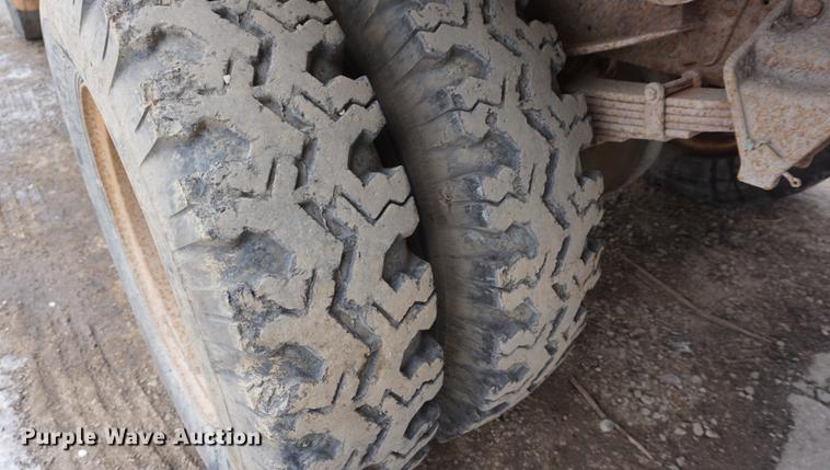 image for item DF1647 1976 Ford F600 dump truck