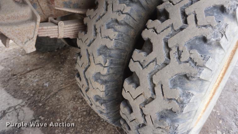 image for item DF1647 1976 Ford F600 dump truck