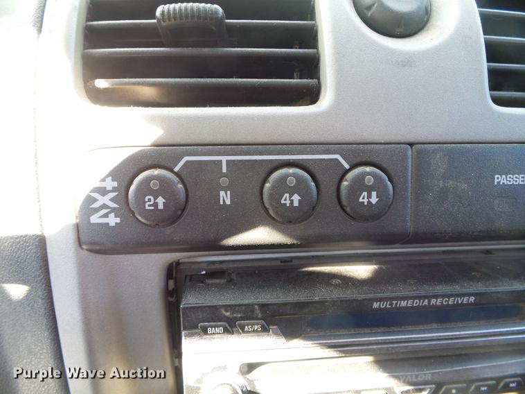 image for item DF2811 2006 GMC Canyon Crew Cab pickup truck