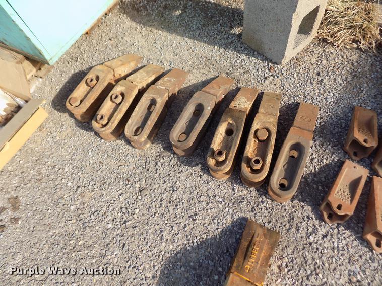 image for item DF2834 1964 Caterpillar 955H track loader