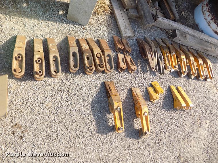 image for item DF2834 1964 Caterpillar 955H track loader