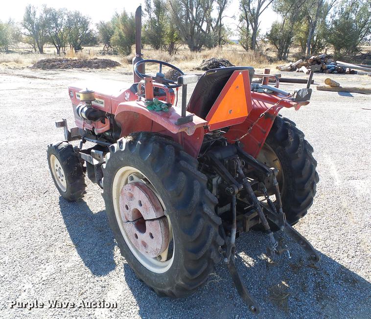 image for item DF2835 Yanmar YM226D tractor