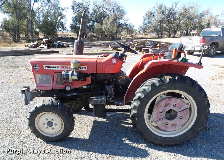 image for item DF2835 Yanmar YM226D tractor