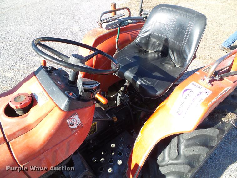 image for item DF2835 Yanmar YM226D tractor