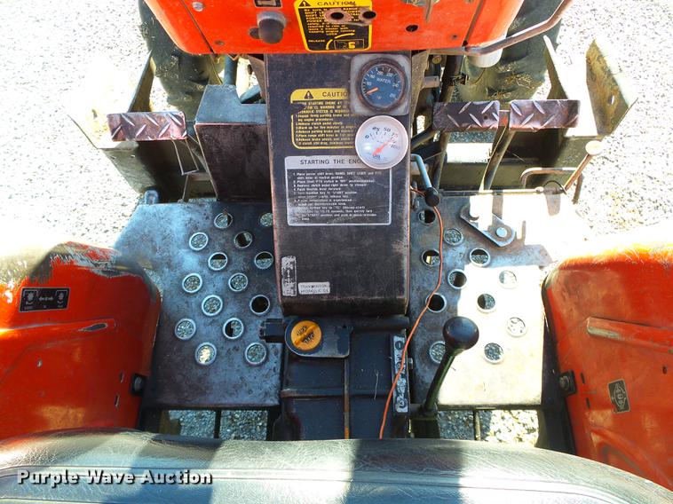 image for item DF2835 Yanmar YM226D tractor