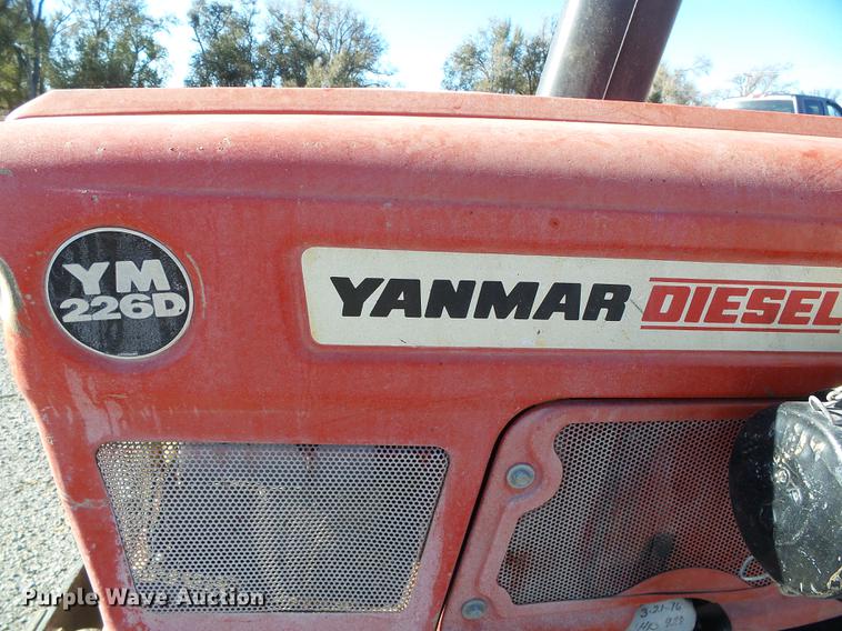 image for item DF2835 Yanmar YM226D tractor
