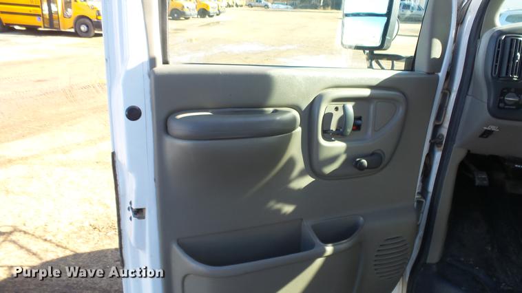 image for item DG2838 2000 GMC Savana G3500 school bus