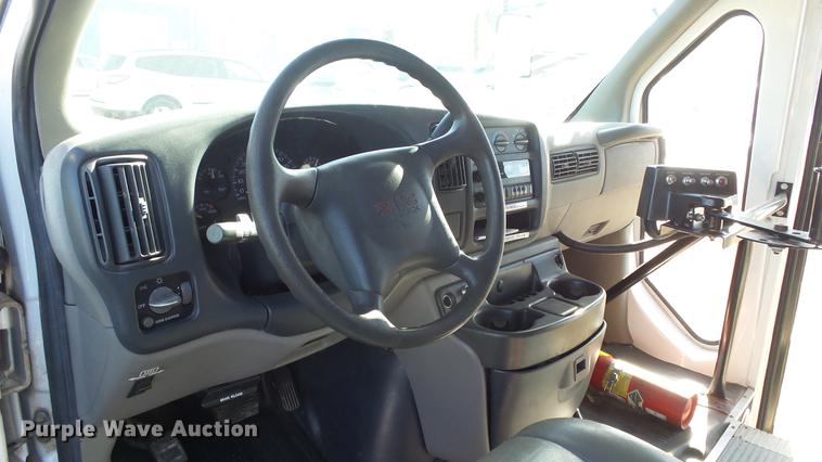 image for item DG2838 2000 GMC Savana G3500 school bus