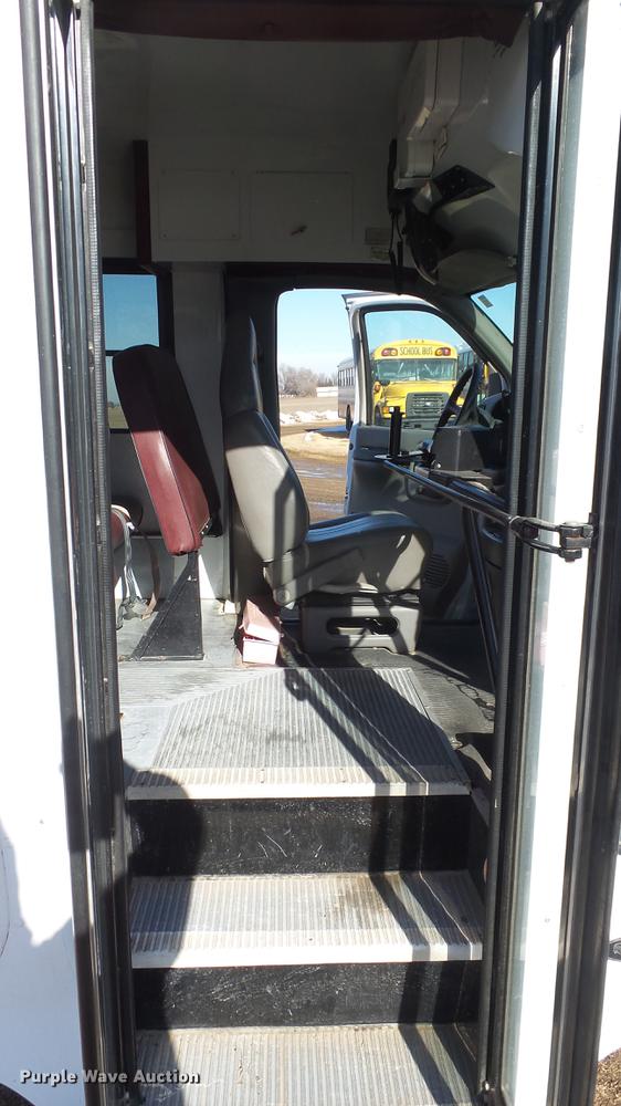 image for item DG2838 2000 GMC Savana G3500 school bus