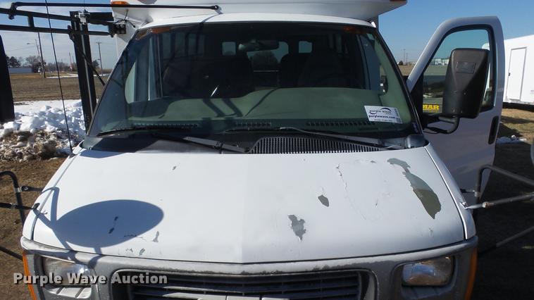 image for item DG2838 2000 GMC Savana G3500 school bus