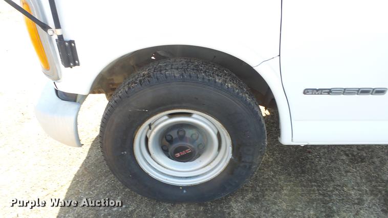 image for item DG2838 2000 GMC Savana G3500 school bus