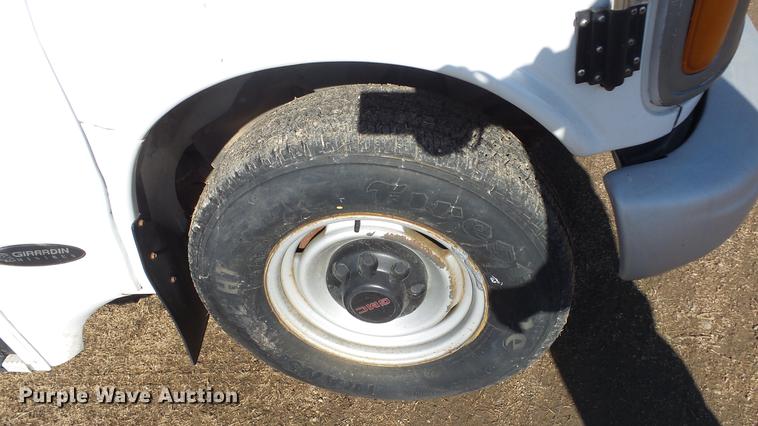 image for item DG2838 2000 GMC Savana G3500 school bus