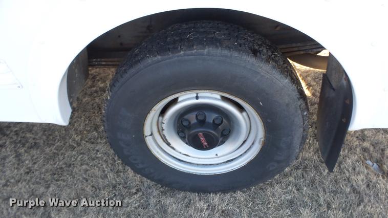 image for item DG2838 2000 GMC Savana G3500 school bus