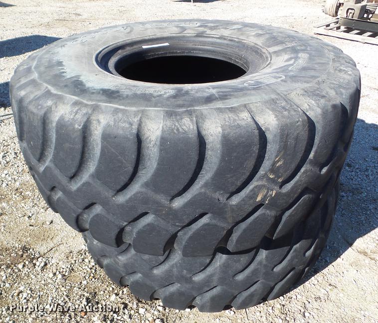 image for item DZ9495 (2) Goodyear 23.5R25 tires