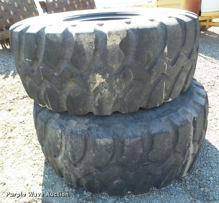 image for item DZ9495 (2) Goodyear 23.5R25 tires