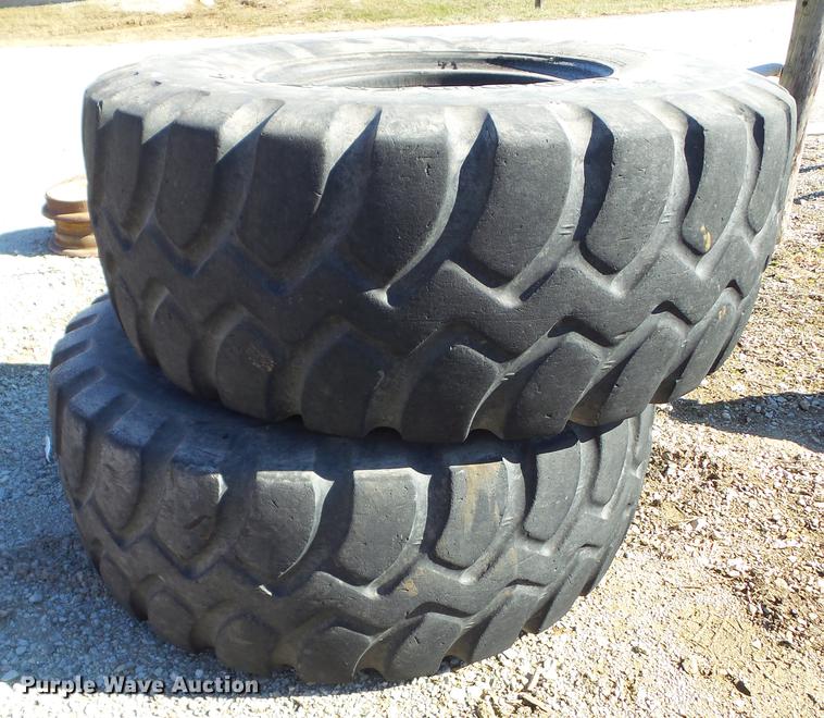 image for item DZ9495 (2) Goodyear 23.5R25 tires