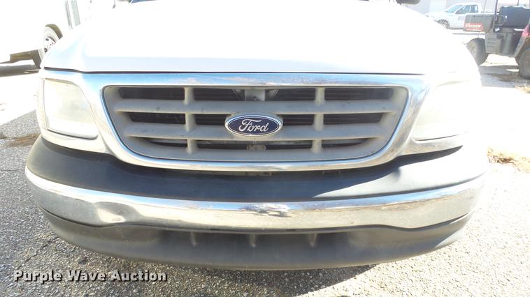 image for item EH9124 2003 Ford F150 pickup truck