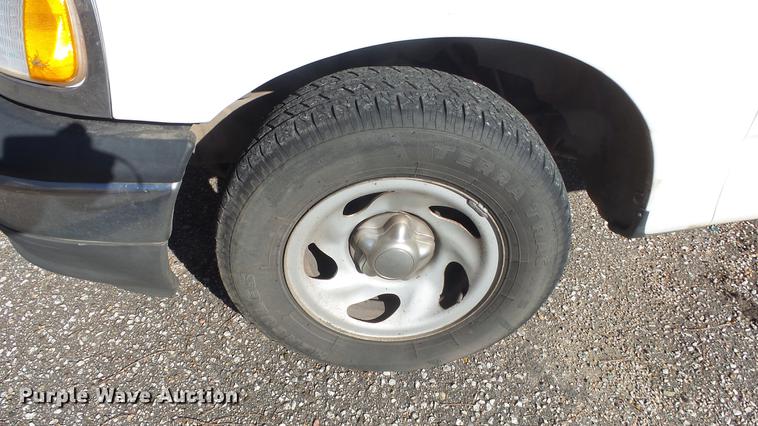 image for item EH9124 2003 Ford F150 pickup truck