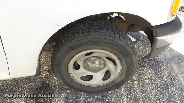 image for item EH9124 2003 Ford F150 pickup truck