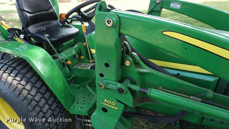 image for item EJ9488 2007 John Deere 790 tractor and finish mower
