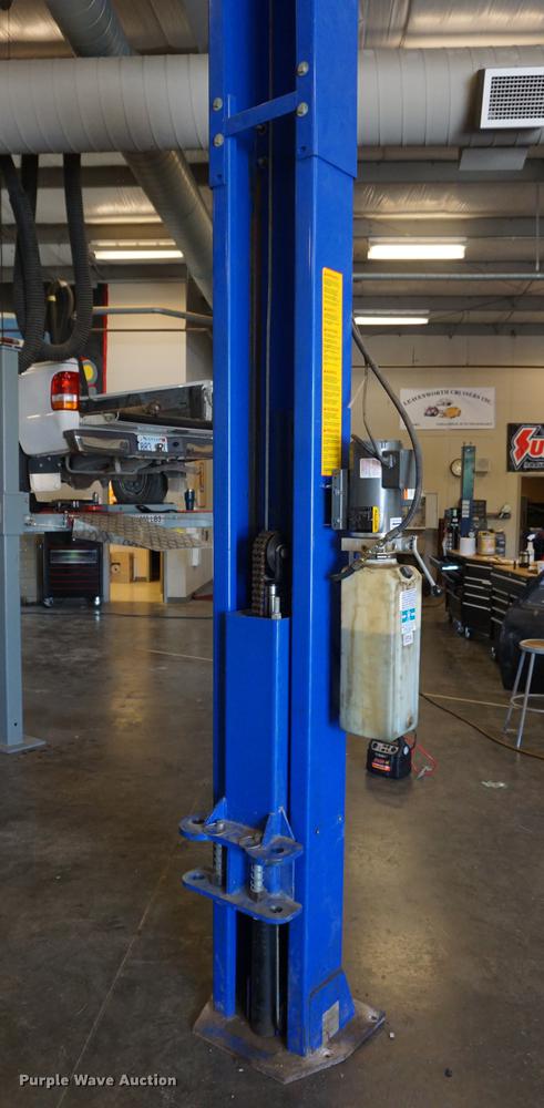 image for item EU9099 Partner TP11KAC two post automotive lift