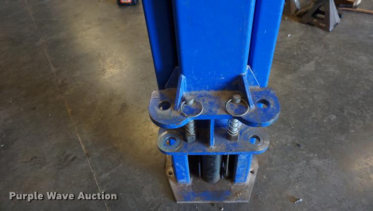 image for item EU9099 Partner TP11KAC two post automotive lift