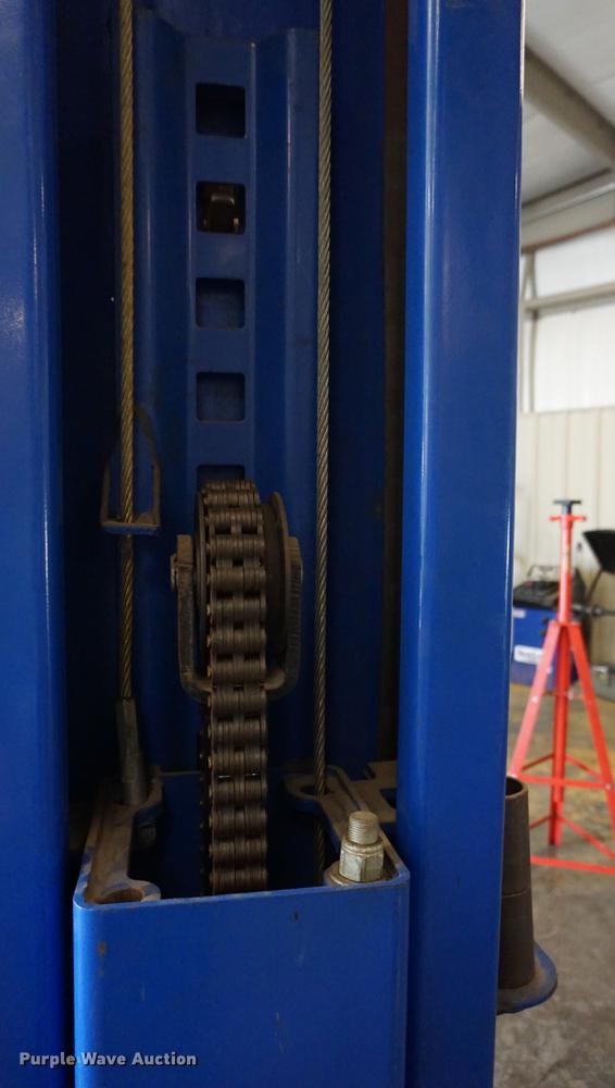 image for item EU9099 Partner TP11KAC two post automotive lift