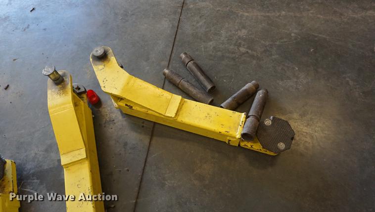 image for item EU9099 Partner TP11KAC two post automotive lift