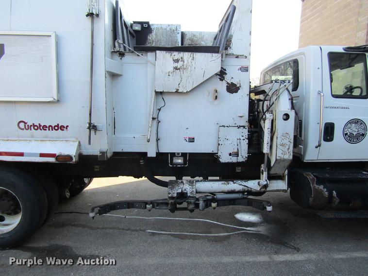 image for item EU9524 2006 International 7400 refuse truck
