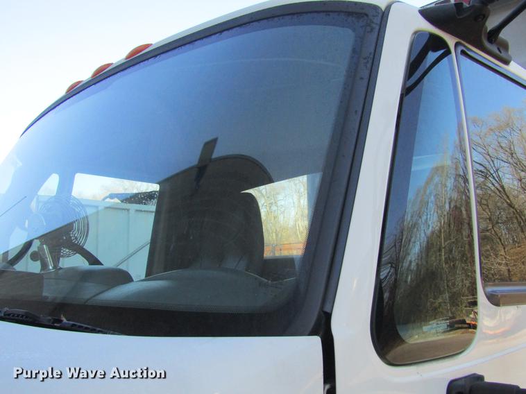 image for item EU9524 2006 International 7400 refuse truck