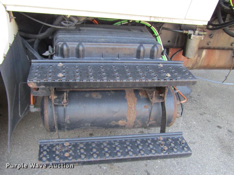 image for item EU9524 2006 International 7400 refuse truck