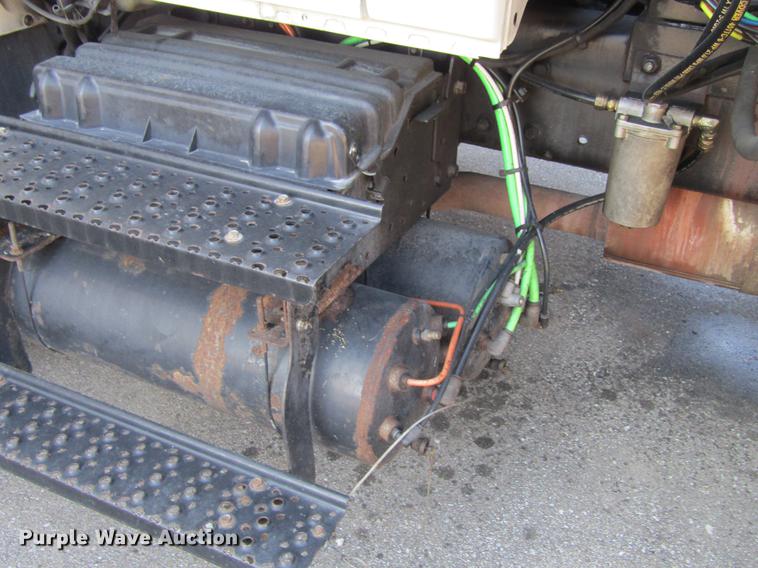 image for item EU9524 2006 International 7400 refuse truck